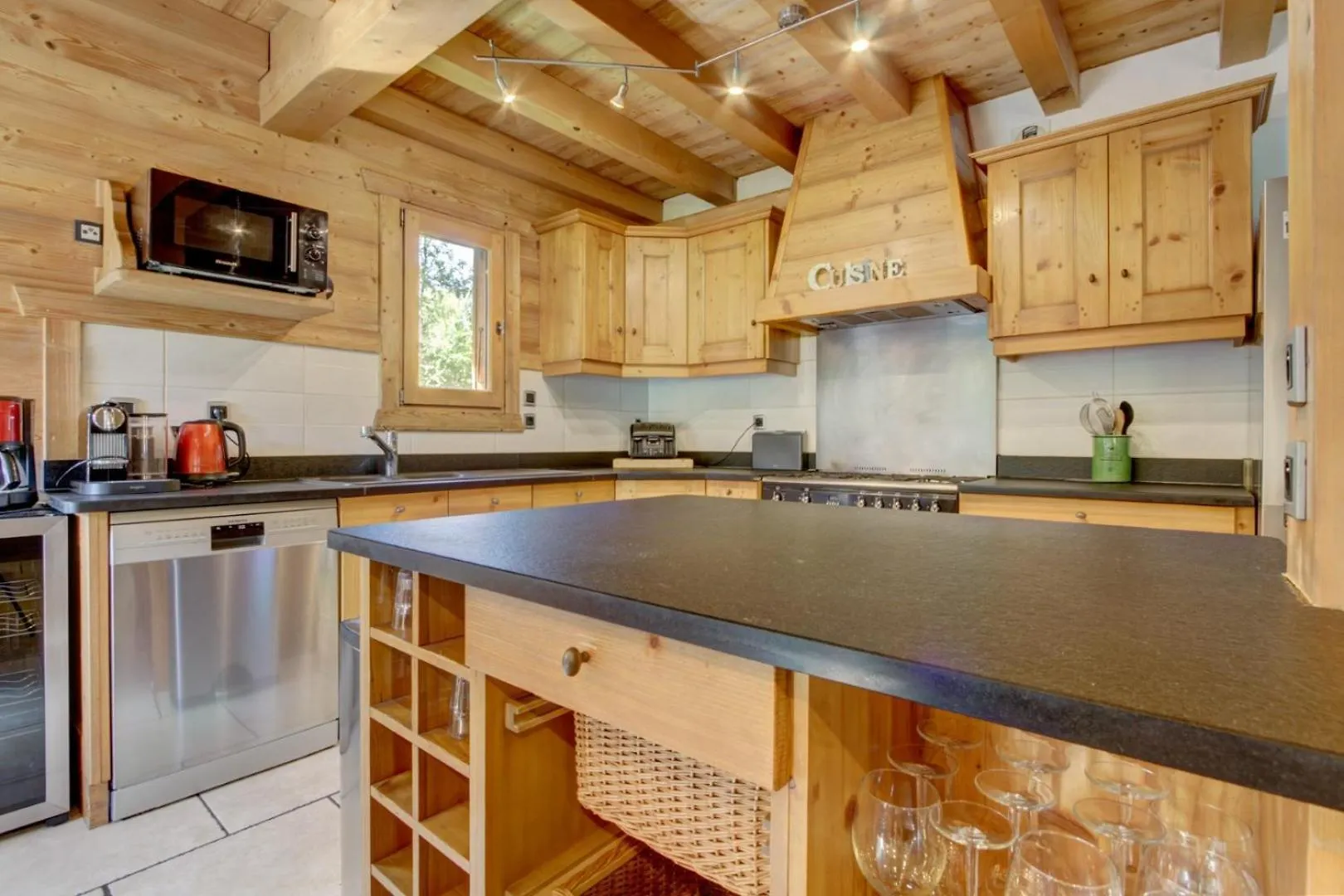 Chalet Guytoune Est Un Authentique Chalet De Luxe Aux Prestations Exceptionnelles Avec Vue Imprenable Morzine 0*,  France
