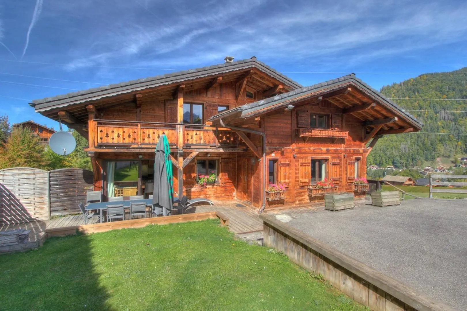 Chalet Guytoune Est Un Authentique Chalet De Luxe Aux Prestations Exceptionnelles Avec Vue Imprenable Morzine