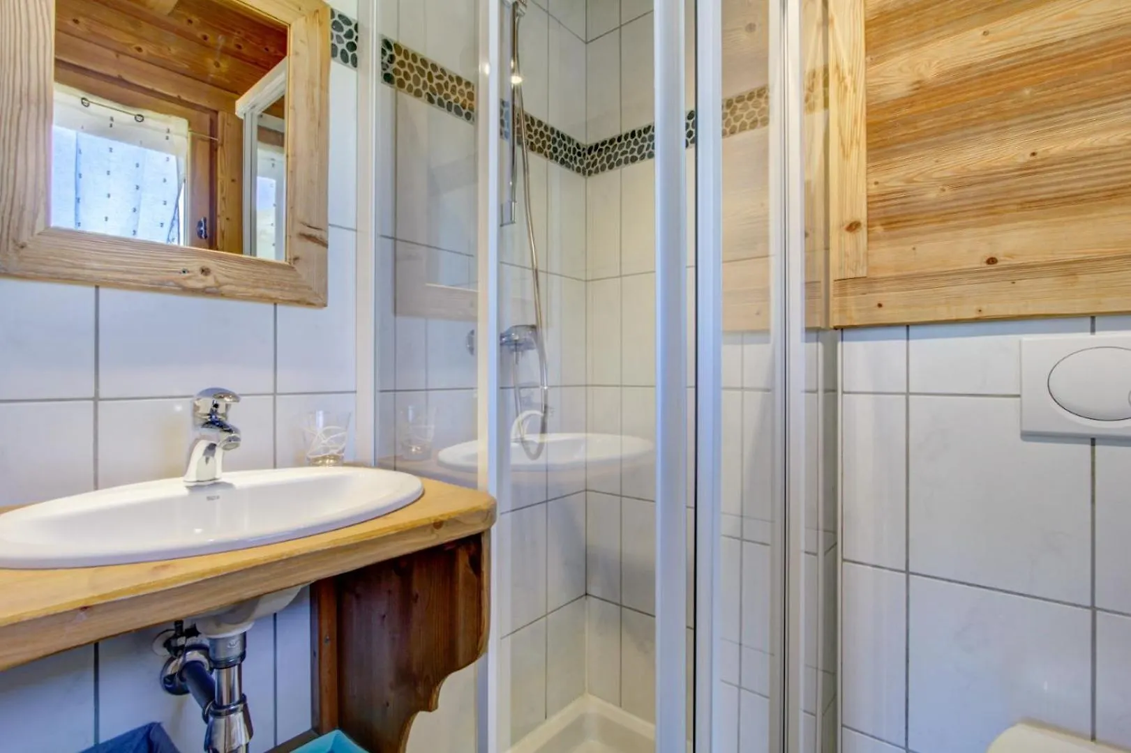 Chalet Guytoune Est Un Authentique Chalet De Luxe Aux Prestations Exceptionnelles Avec Vue Imprenable Morzine