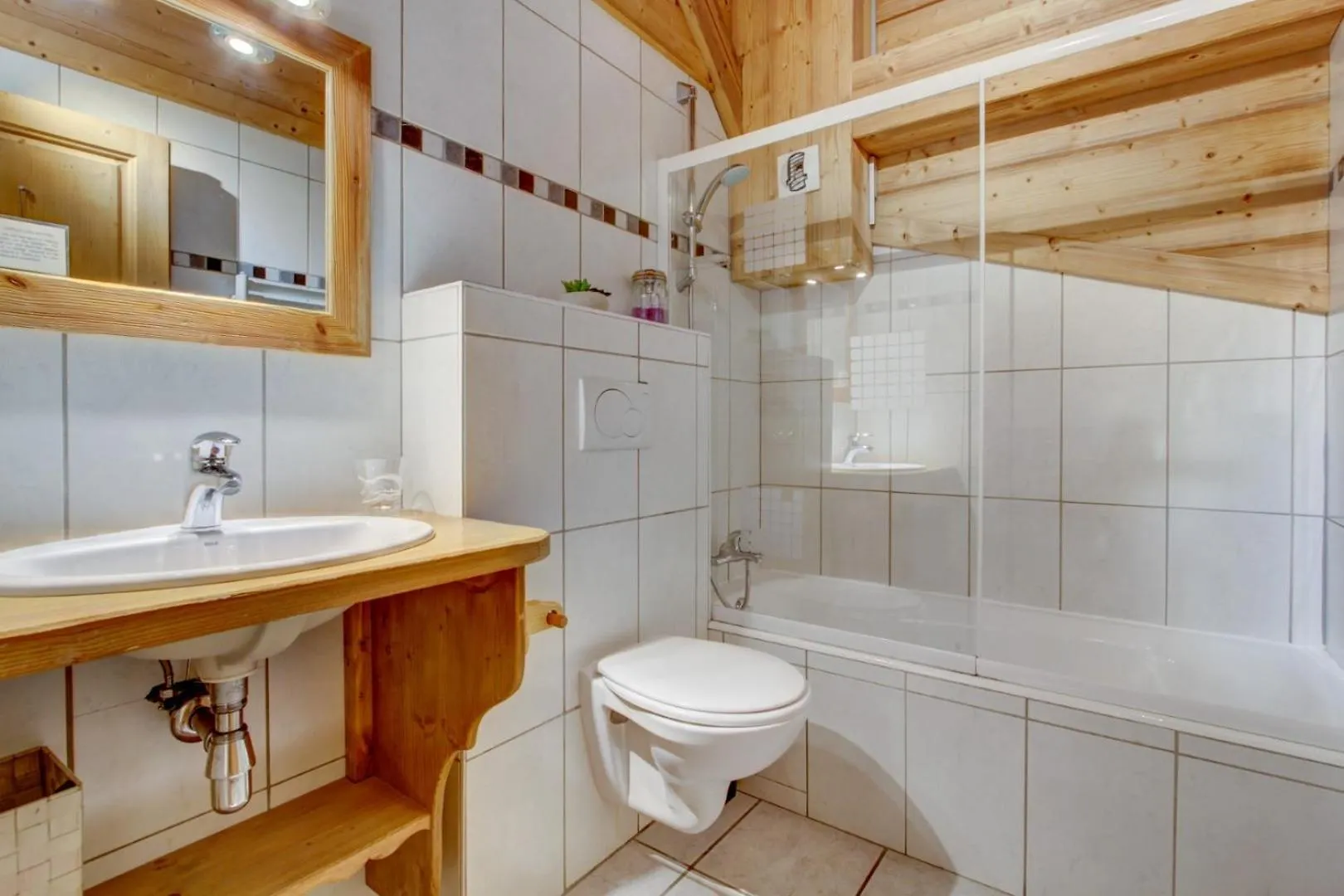 Chalet Guytoune Est Un Authentique Chalet De Luxe Aux Prestations Exceptionnelles Avec Vue Imprenable Morzine