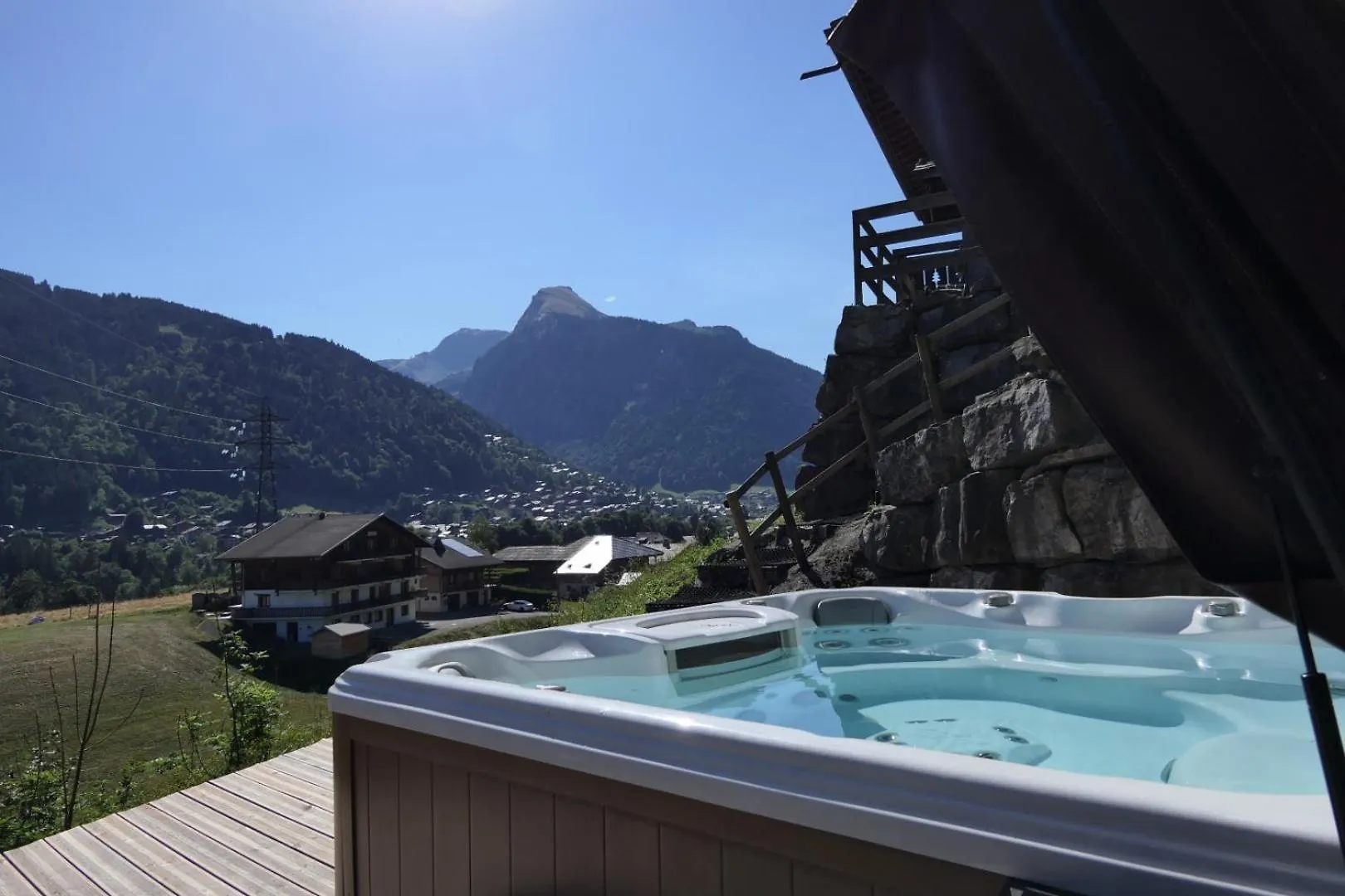 Chalet Guytoune Est Un Authentique Chalet De Luxe Aux Prestations Exceptionnelles Avec Vue Imprenable Morzine