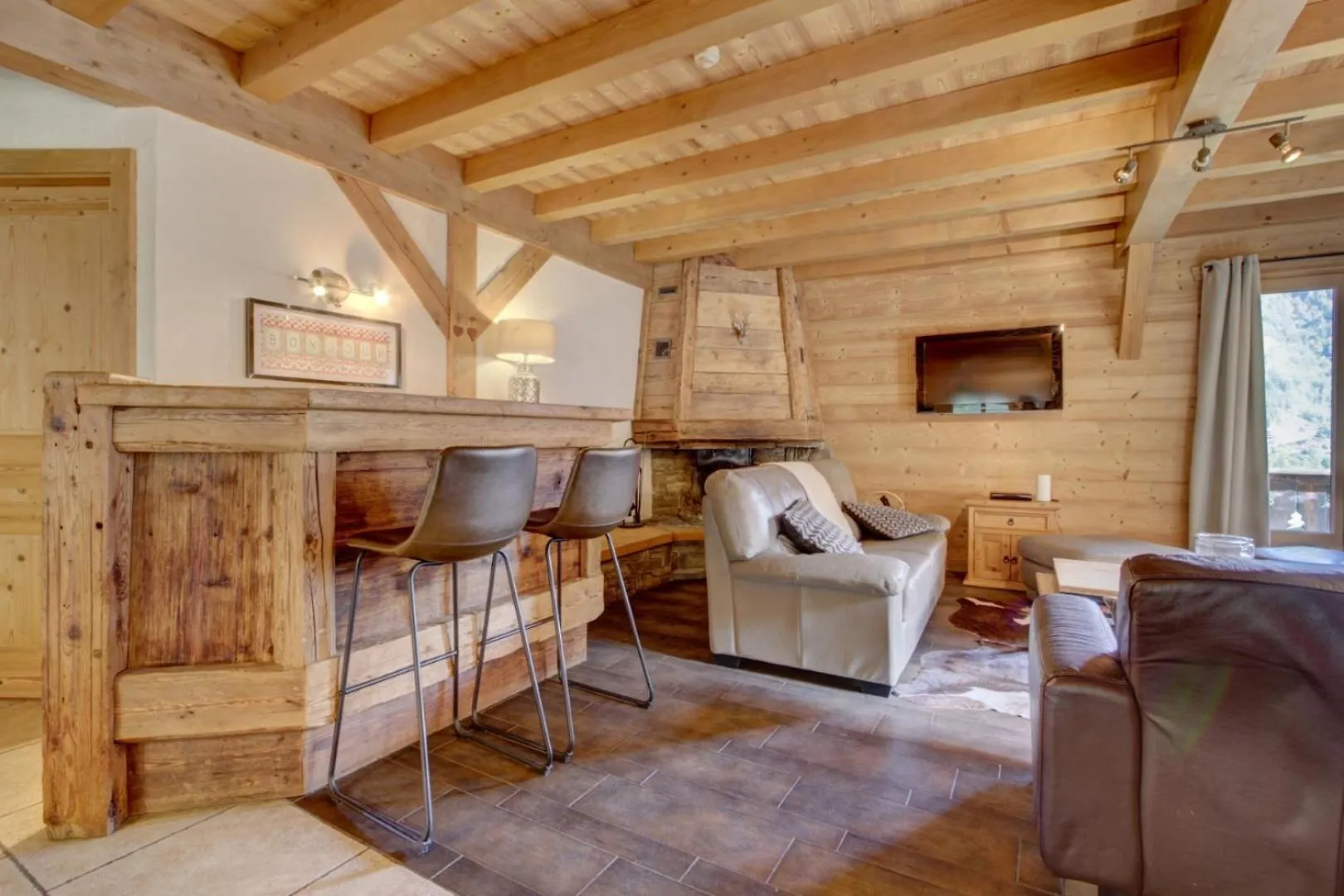 Chalet Guytoune Est Un Authentique Chalet De Luxe Aux Prestations Exceptionnelles Avec Vue Imprenable Morzine